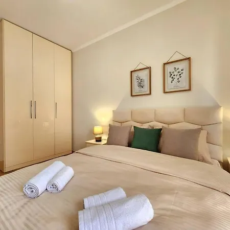New Bazaar Flat W/ 24h Self Check In * Τίρανα